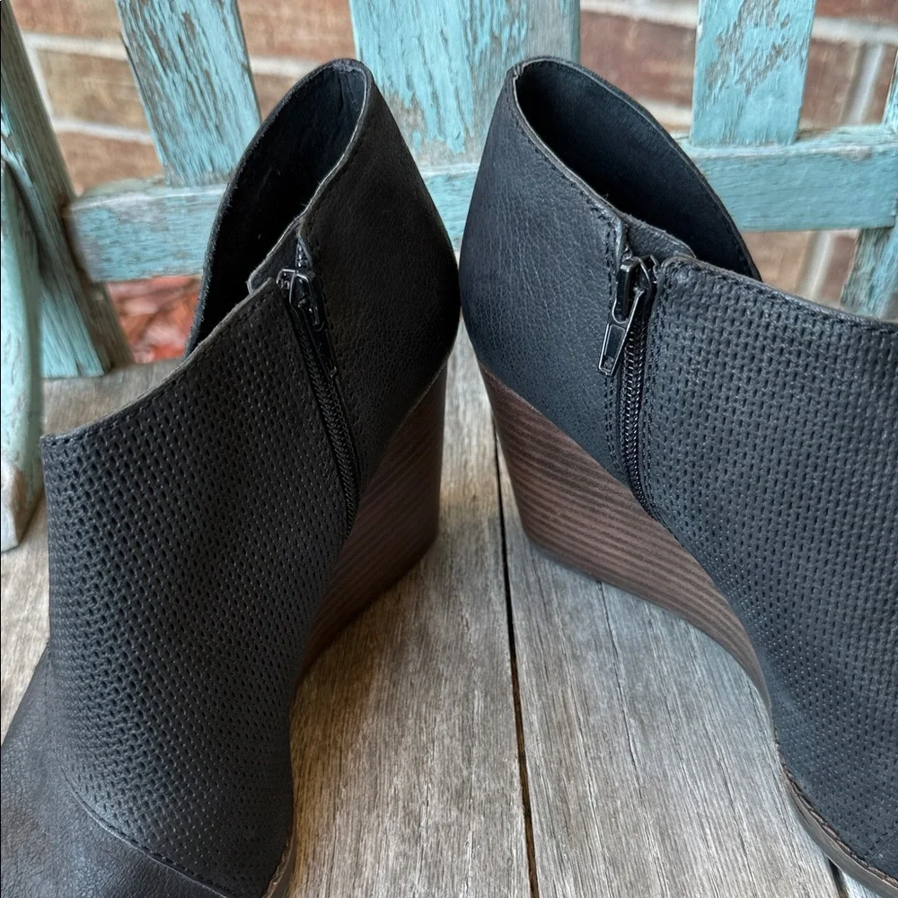 Lucky Brand Ladies 10M Black Jedrek Open Toe Wedge Ankle Bootie